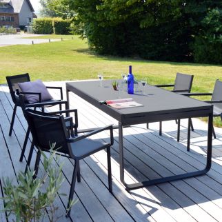 salon jardin table fauteuils gris