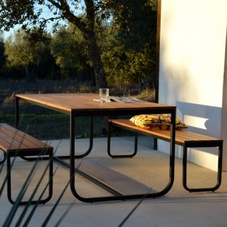 table en bois exterieur avec banc