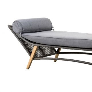 chaise de jardin allongée